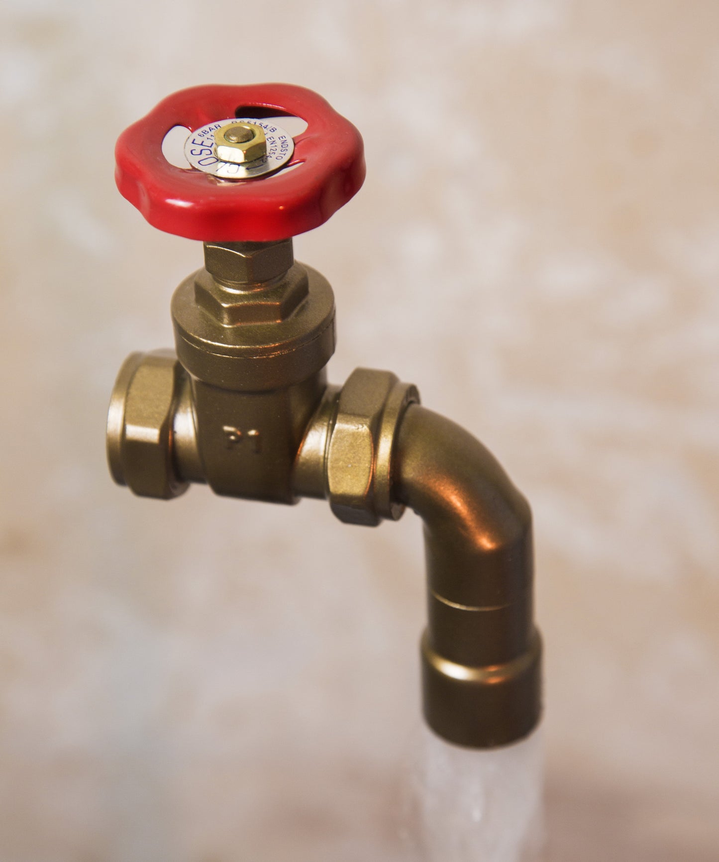 22mm Gate Valve Floating Tap Water Feature Including Pump (container not included) FREE UK DELIVERY