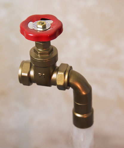 22mm Gate Valve Floating Tap Water Feature Including Pump (container not included) FREE UK DELIVERY